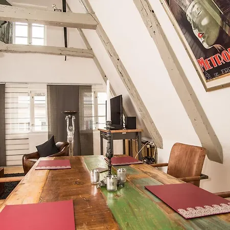 Atelierwohnung Im Altstadthaus *