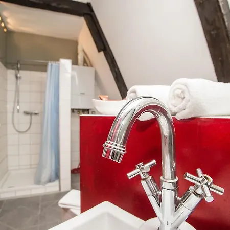 Atelierwohnung Im Altstadthaus * Lubeck